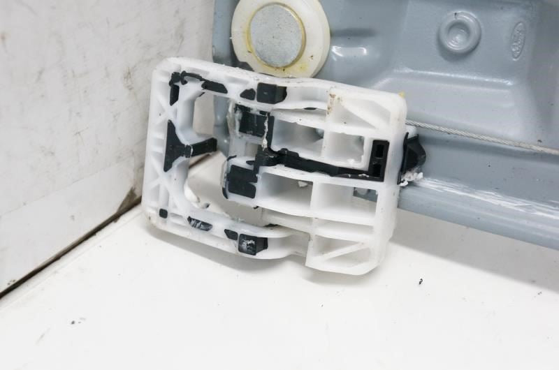 2015-2020 Ford F150 2.7L 4WD Front Driver Left Side Door Window Glass Regulator3