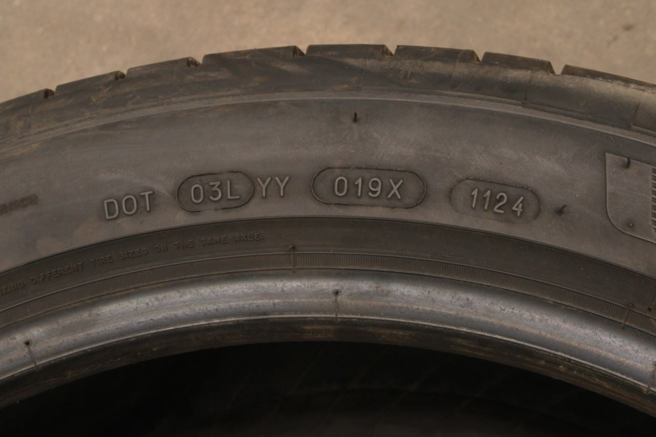 2024 Tire Michelin Pilot Sport All Season 4 275/40ZR19 105Y Set of 2 R811928