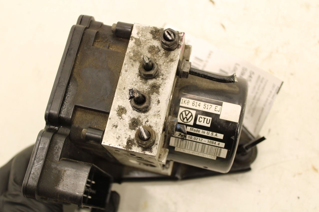 2016-2019 Volkswagen Passat SE 1.8L FWD ABS Anti Lock Brake Pump Control Module13