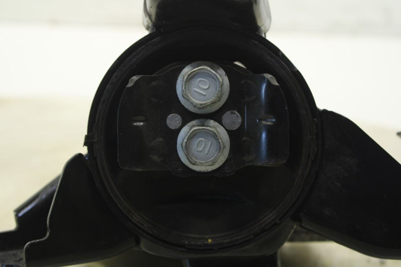 2016-2020 Kia Sorento LX 3.3L Rear Left Transmission Mount Bracket 21830-C5300 - Alshned Auto Parts