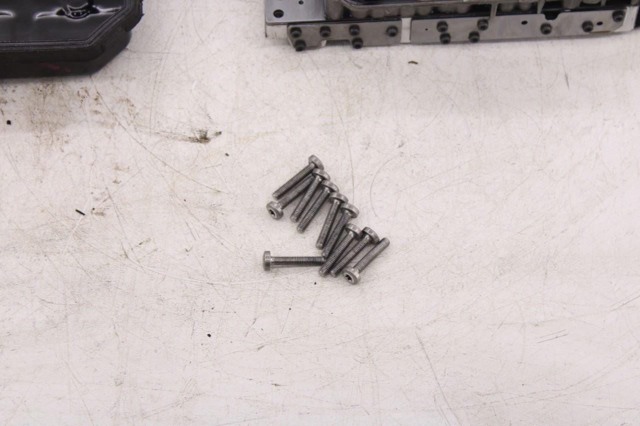 04-06 Mercedes-Benz E500 5.0L 7-Spd Auto Transmission Valve Body 2202703106 OEM16