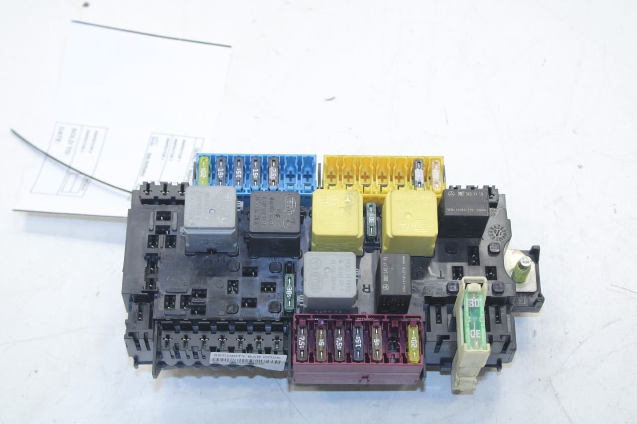 12-15 Mercedes-Benz ML350 3.5L RWD Engine Bay Right Side Fuse Relay Junction Box - Alshned Auto Parts