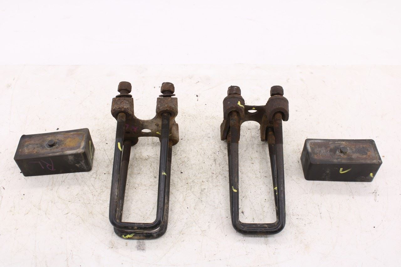 14-19 Chevrolet Silverado 1500 Rear RH and LH Leaf Spring Anchor Plate 228345080
