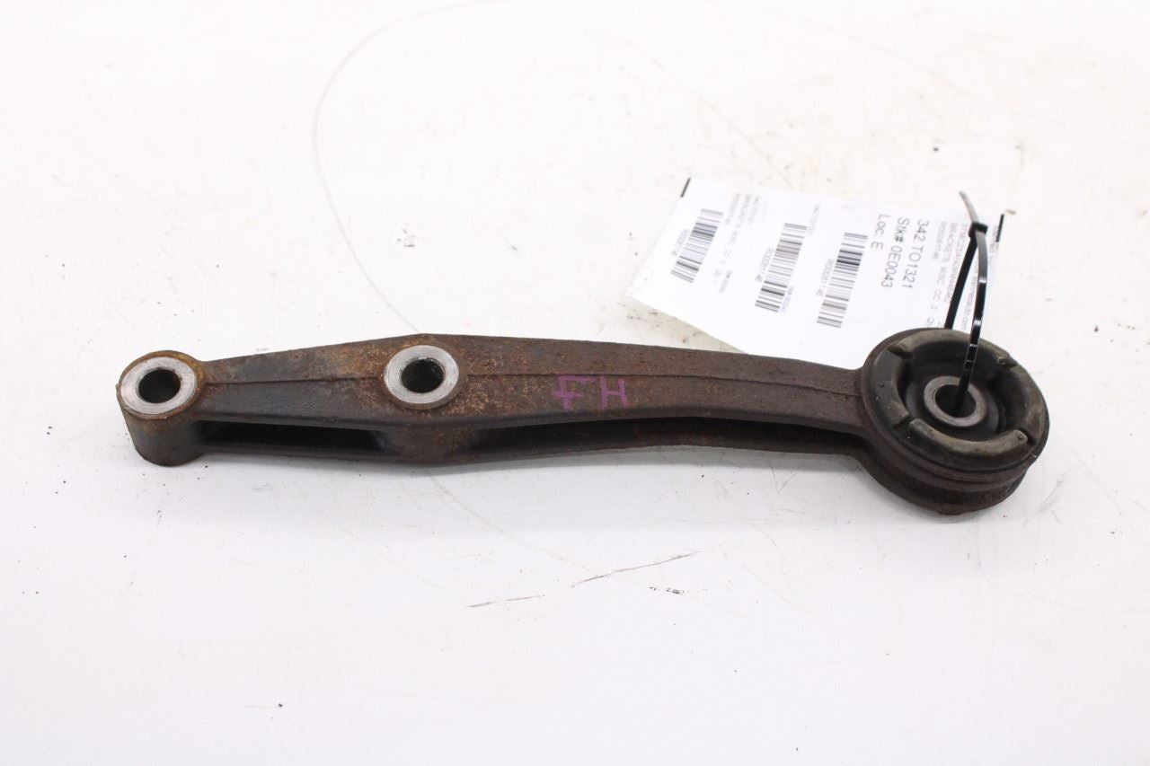 05-23 Toyota Tacoma SR5 3.5L Front Right Side Axle Differential Support Bracket5