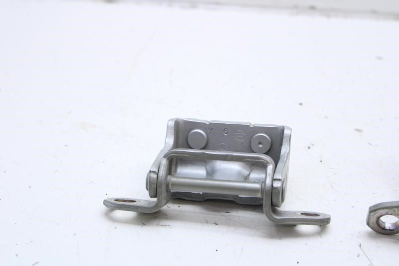 2015-20 Infiniti QX60 Rear Left Door Hinge Upper and Lower Pair 82401-9AM0A OEM - Alshned Auto Parts