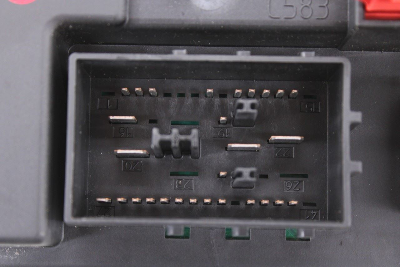 2010-12 Land Rover Range Rover HSE 5.0L Cabin Instrument Panel Fuse Relay Block - Alshned Auto Parts