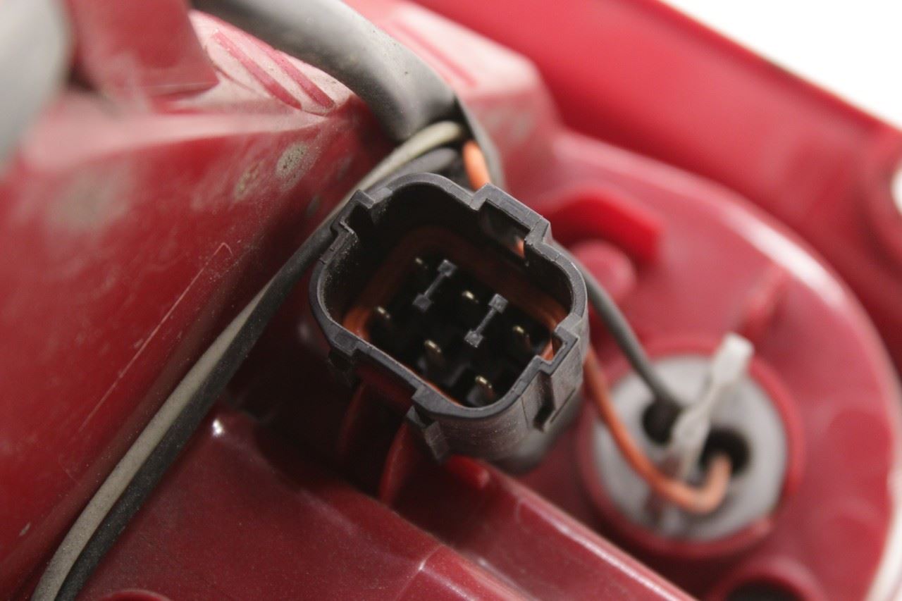 2011-2017 Hyundai Veloster Turbo Rear Right Side Tail Light Lamp 92402-2V100 OEM - Alshned Auto Parts