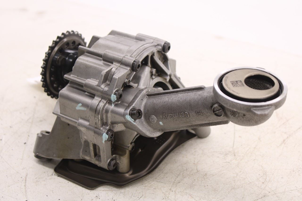 10-15 BMW 750i xDrive 4.4L Engine Motor Oil Pump w/ Suction Pipe 11-41-7-643-2562