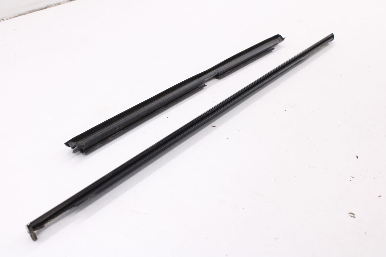 11-18 Porsche Cayenne S Rear Left Door Outer and Inner Belt Molding Weatherstrip5