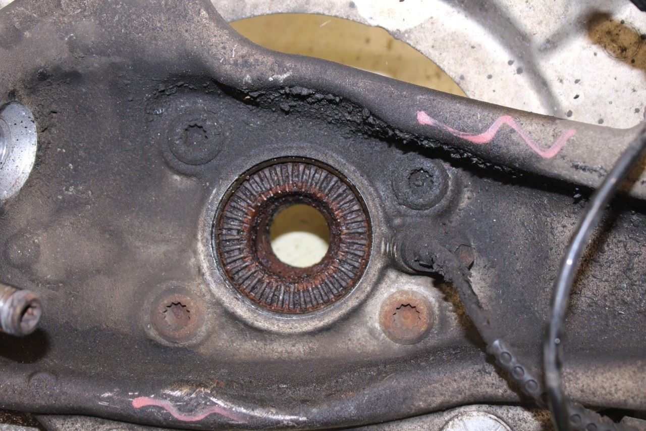 2010-2015 BMW 750Li xDrive Front Right Side Spindle Knuckle Hub 31216777750 OEM - Alshned Auto Parts