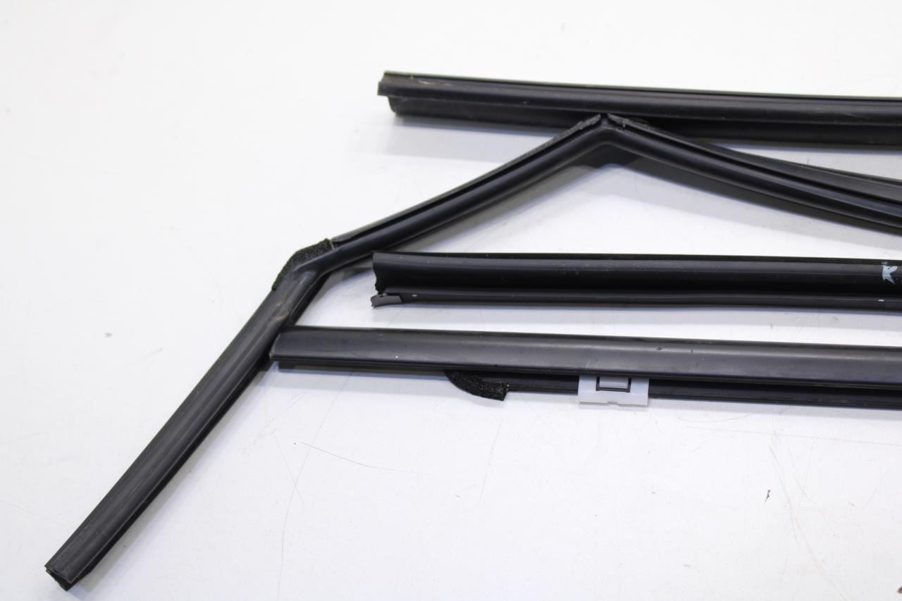 16-21 Hyundai Tucson Value RR LH Door Run Channel Belt Outer Inner Molding *ReaD - Alshned Auto Parts