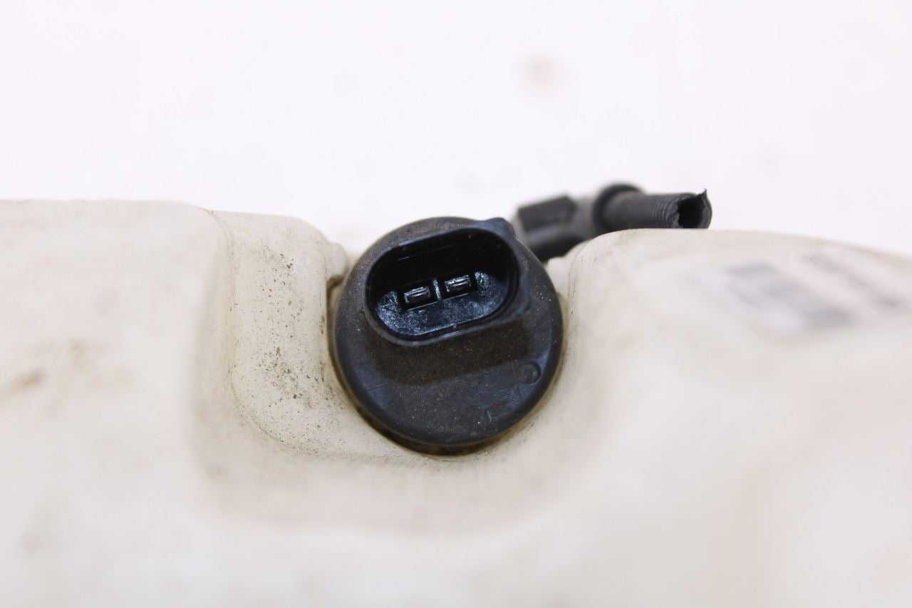 15-17 Ford Mustang Conv 3.7L V6 Front Windshield Washer Reservoir FR3B-17B613-AD12