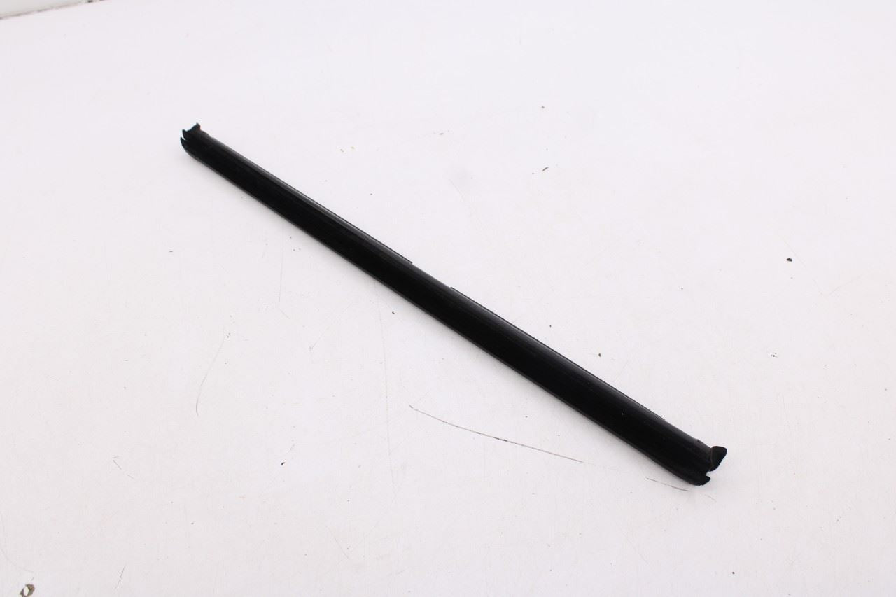 11-18 Porsche Cayenne S Rear Right Door Outer w/ Inner Belt Molding Weatherstrip2