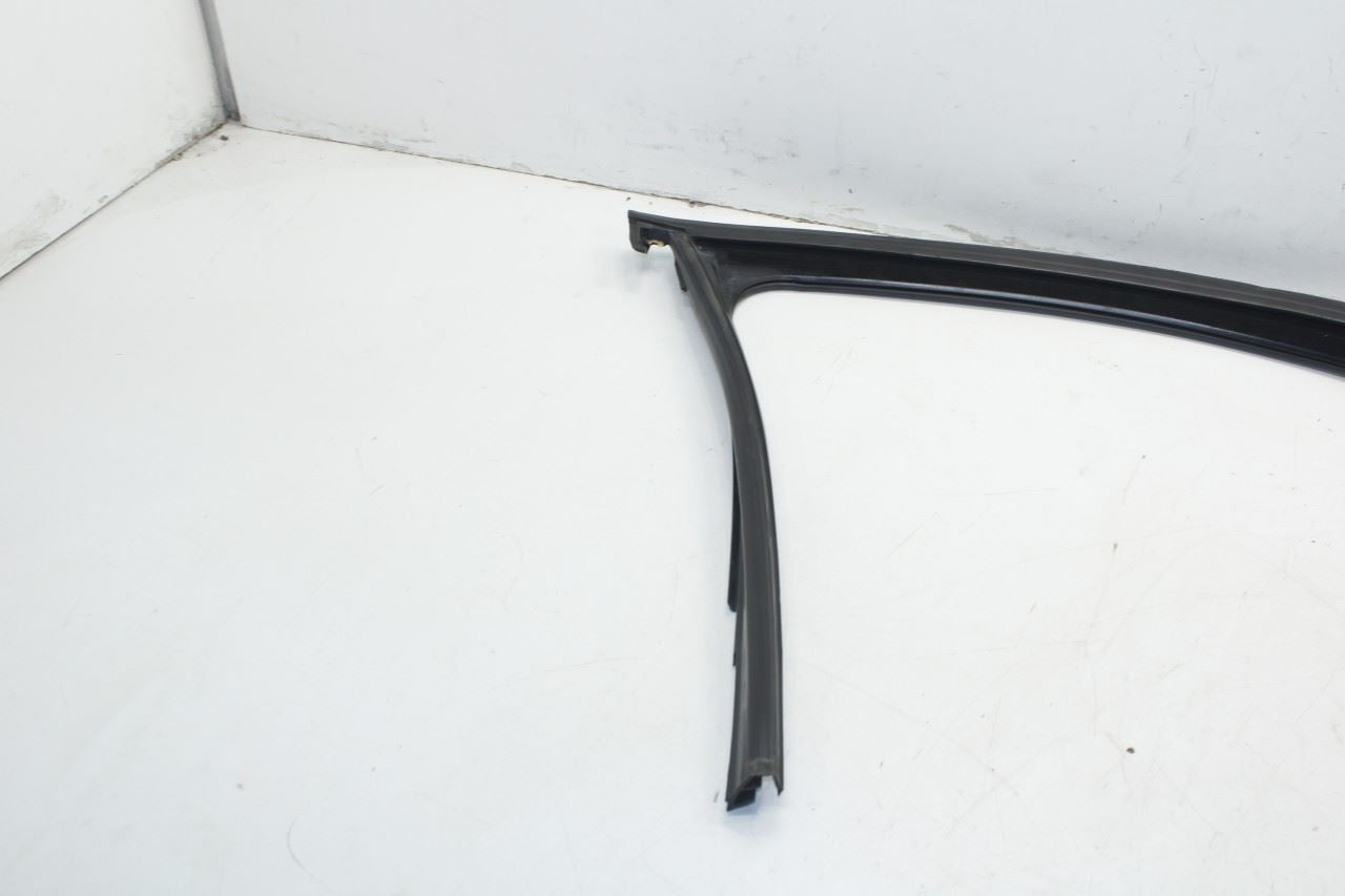 2014-23 Jeep Cherokee Front Right Door Run Channel w/ Belt Molding Weatherstrip - Alshned Auto Parts