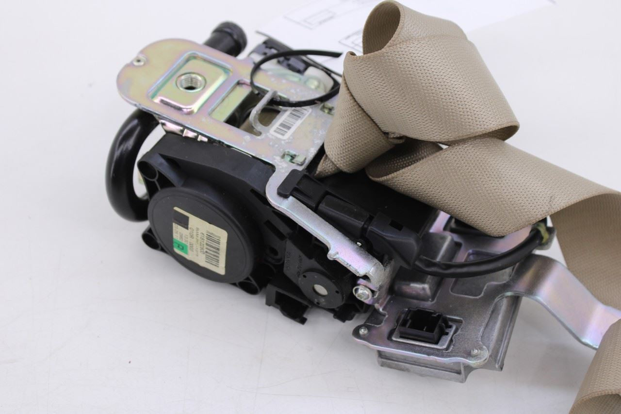 10-16 Mercedes-Benz E350 Luxury 4Matic 3.5L Front Right Side Seat Belt Retractor4