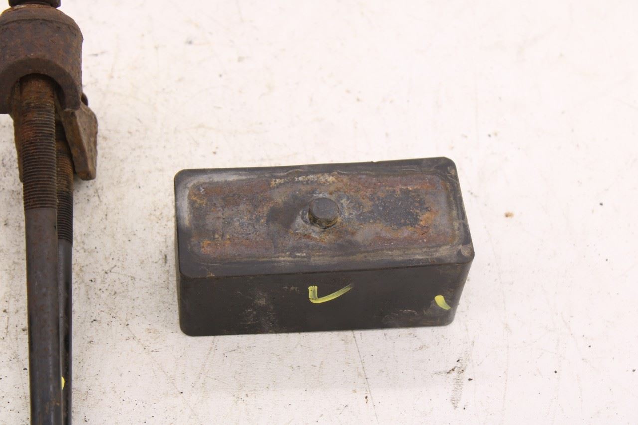 14-19 Chevrolet Silverado 1500 Rear RH and LH Leaf Spring Anchor Plate 228345086