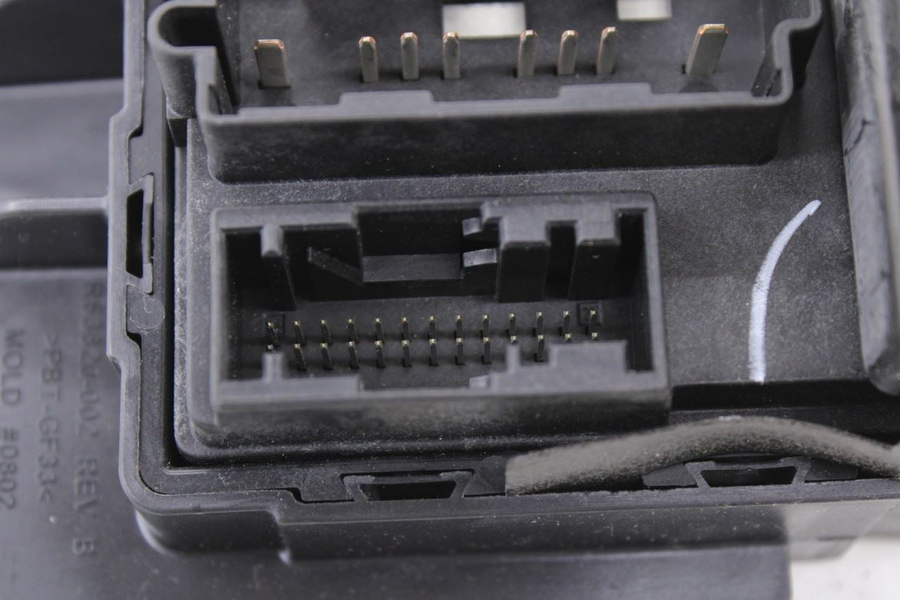 2010-2014 Ford Mustang Conv V6 Fuse Box Body Computer Control Module BCM BCU3