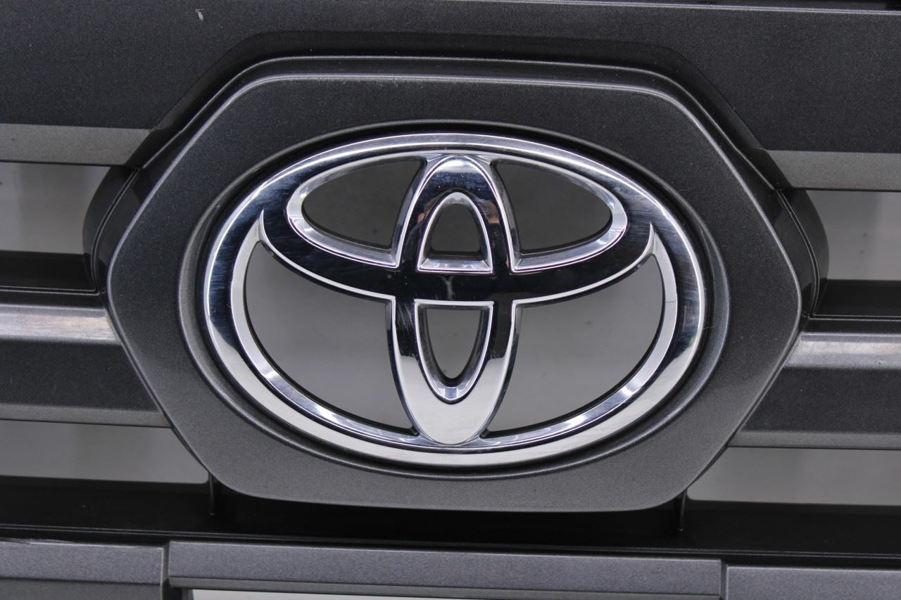 15-18 Toyota Tacoma Limited 3.5L 4WD Front Radiator Grille w/ Emblem Logo *ReaD* - Alshned Auto Parts