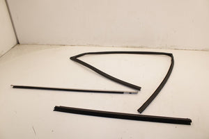 14-20 Infiniti QX60 Pure Front Left Door Run Channel w Belt Molding Weatherstrip