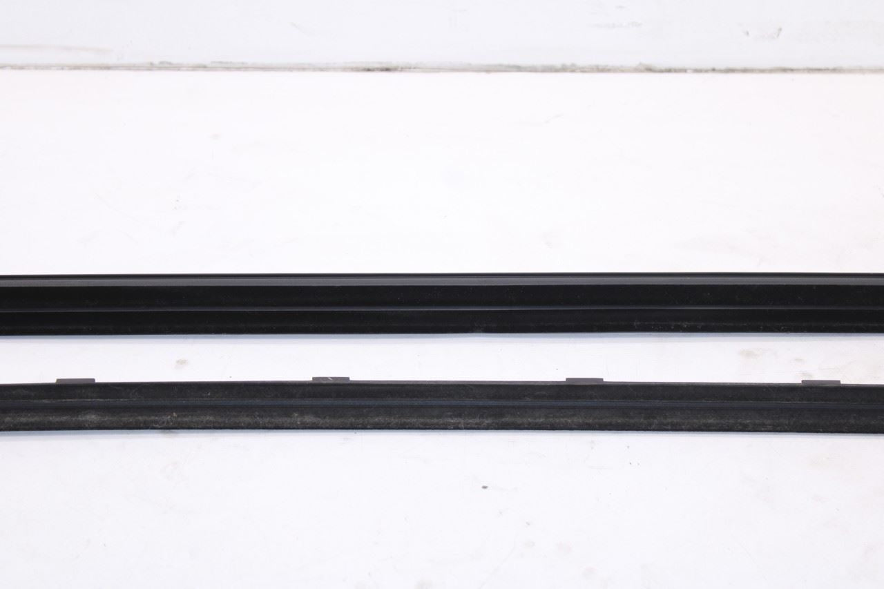 15-23 Ford Mustang Conv V6 2Dr Front Right Door Outer w/ Inner Belt Weatherstrip3