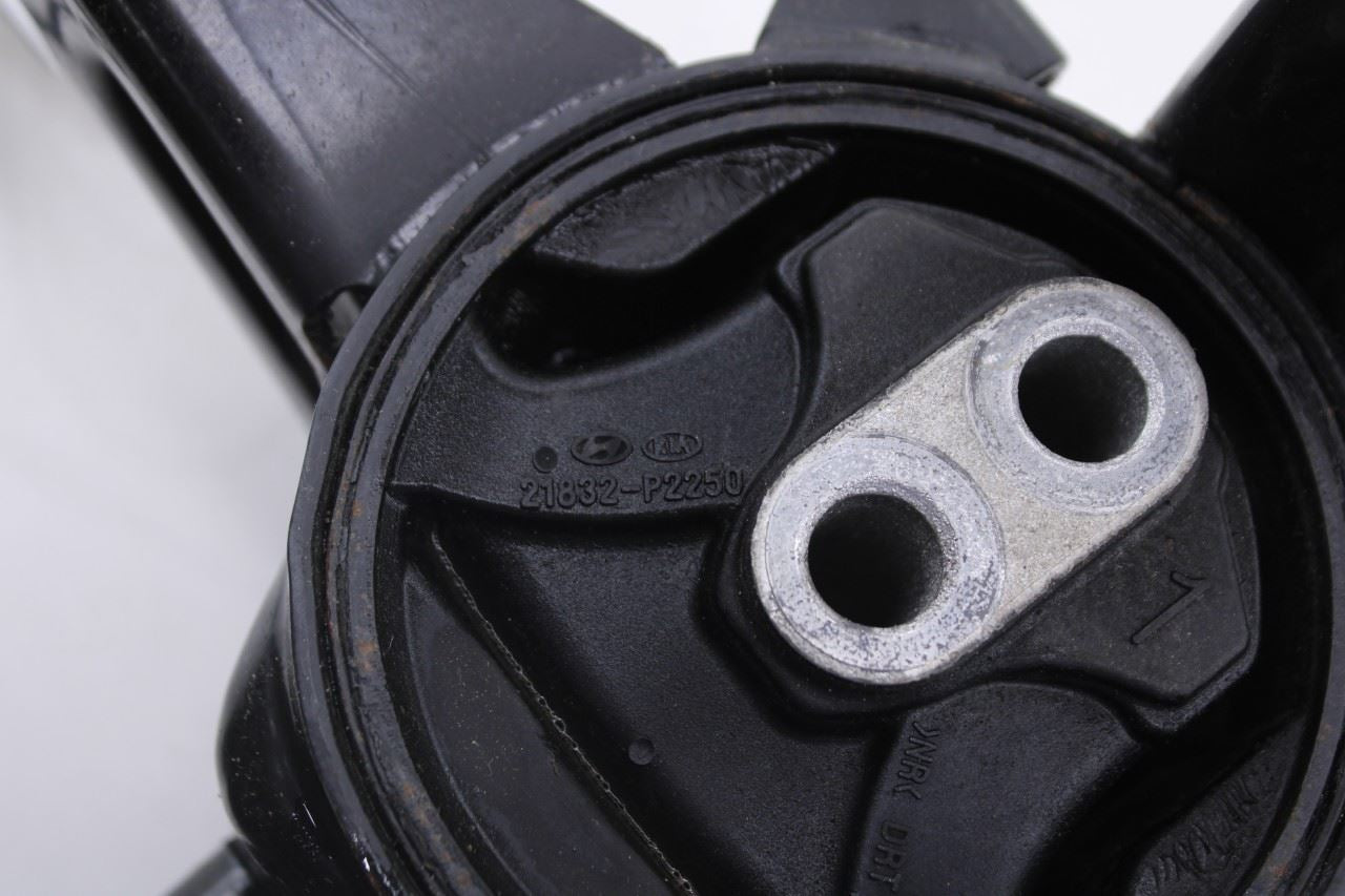 21-23 Hyundai Santa Fe SEL 2.5L AWD Left Side Transmission Mount Support Bracket - Alshned Auto Parts