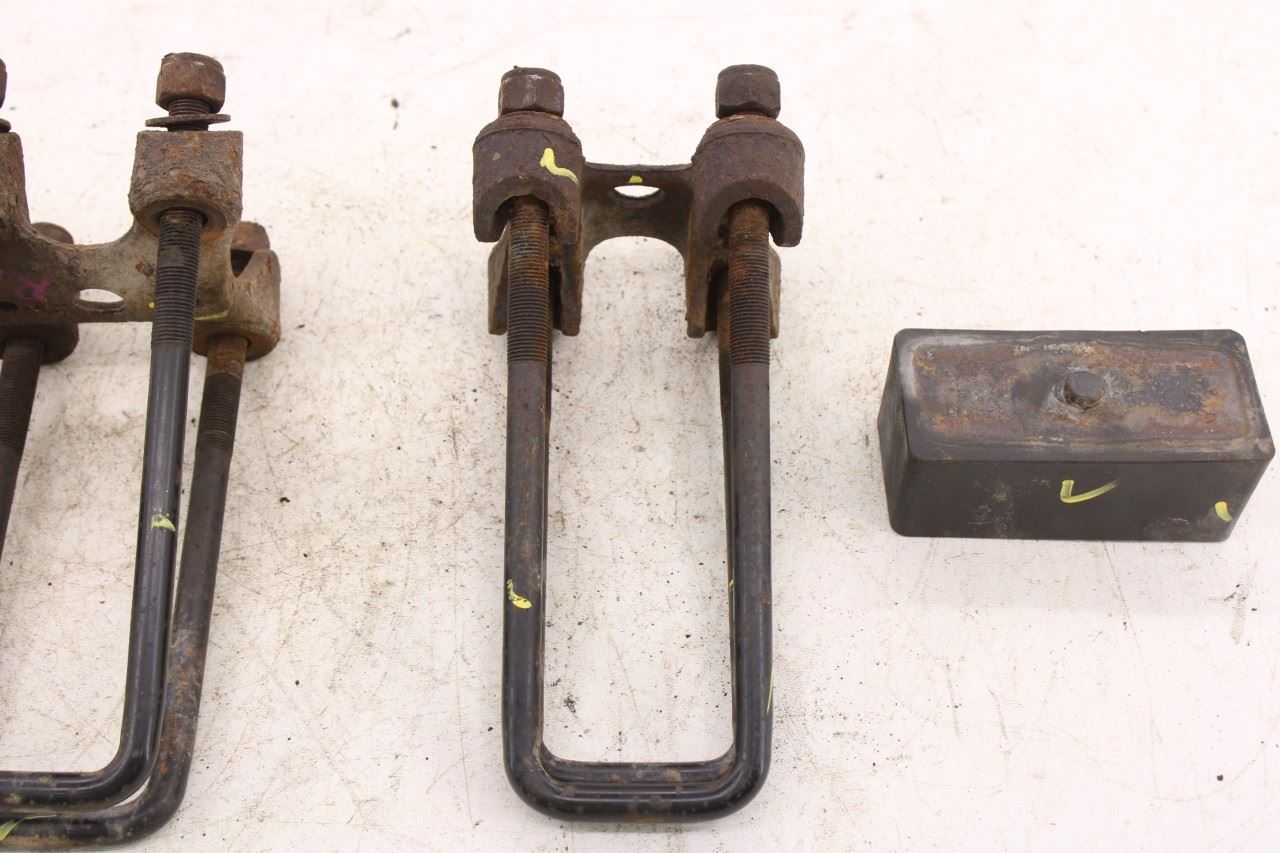 14-19 Chevrolet Silverado 1500 Rear RH and LH Leaf Spring Anchor Plate 228345085