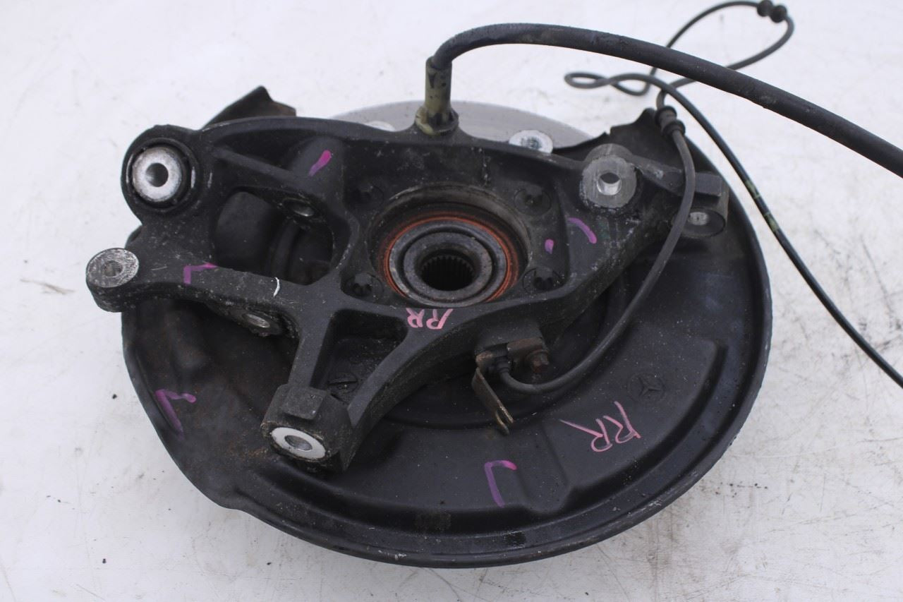 2003-2006 Mercedes-Benz E500 Rear Right Side Spindle Knuckle Hub 211-350-84-0810