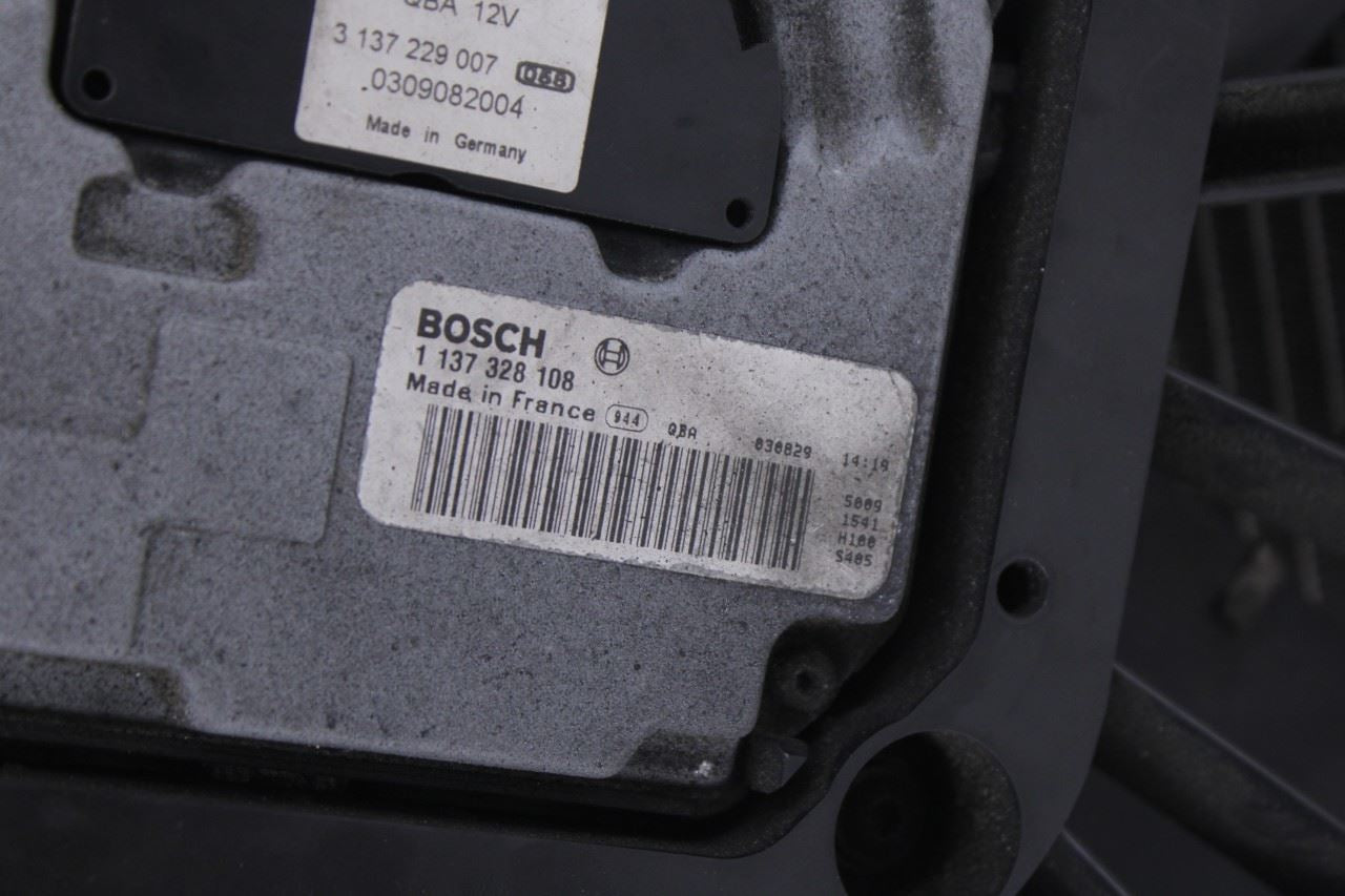 03-06 Mercedes-Benz E500 5L Engine Radiator w/ Cooling Fan Motor Assy 211500020216