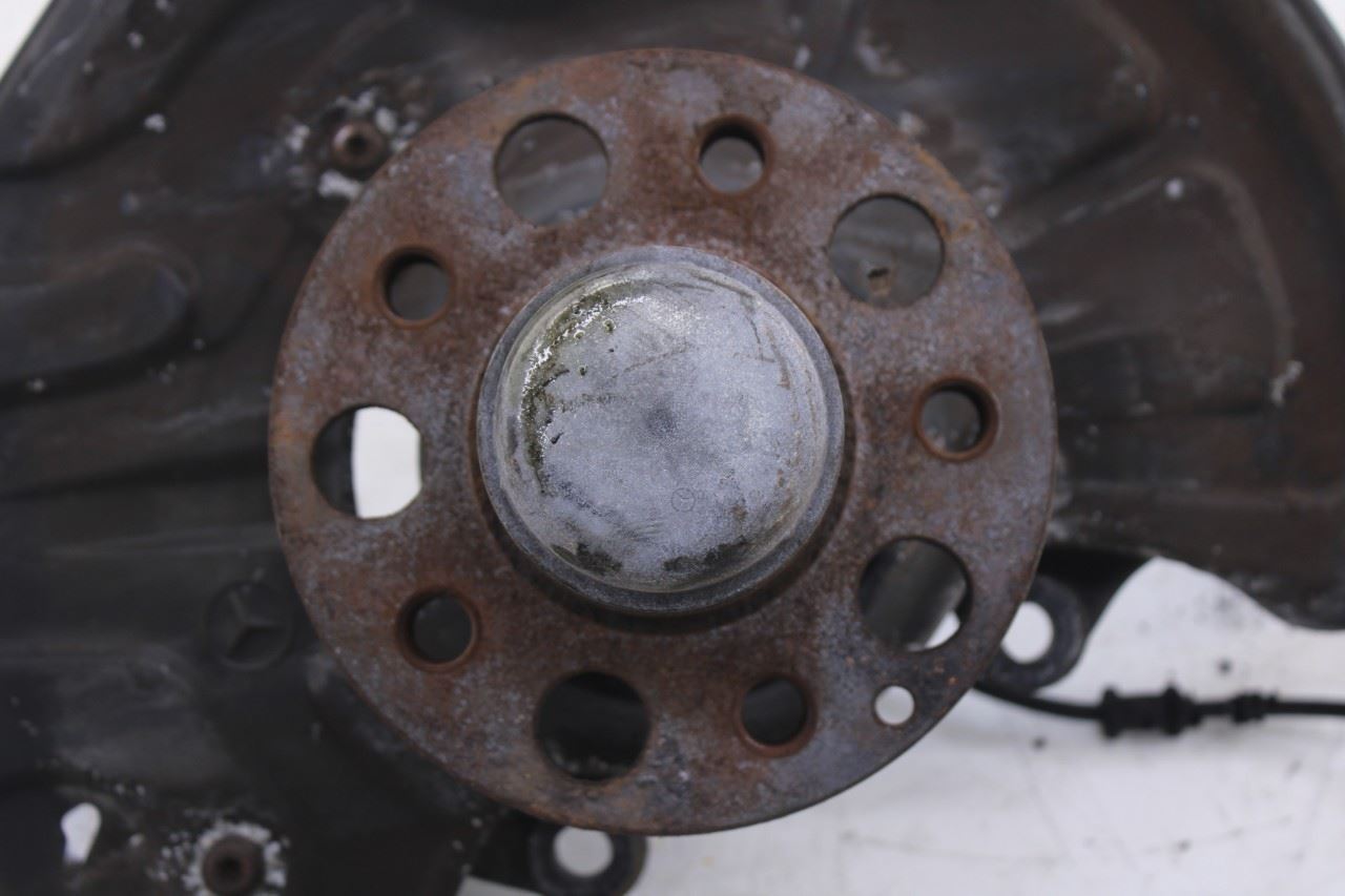2003-2006 Mercedes-Benz E500 Front Left Side Spindle Knuckle Hub 211-330-64-209