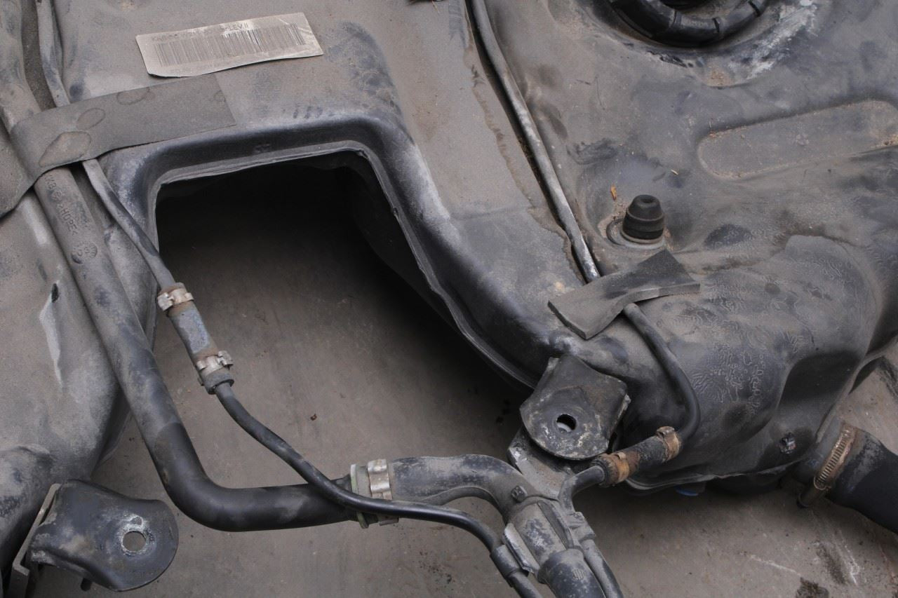 2003-2006 Mercedes-Benz E500 5.0L Fuel Gas Tank 20.6 US Gallons 2114702402 OEM - Alshned Auto Parts
