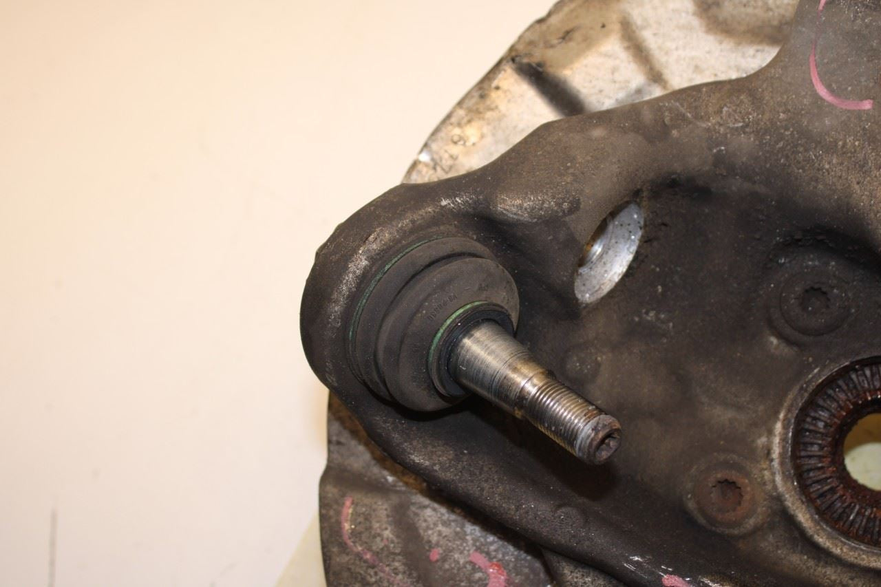 2010-2015 BMW 750Li xDrive Front Right Side Spindle Knuckle Hub 31216777750 OEM - Alshned Auto Parts