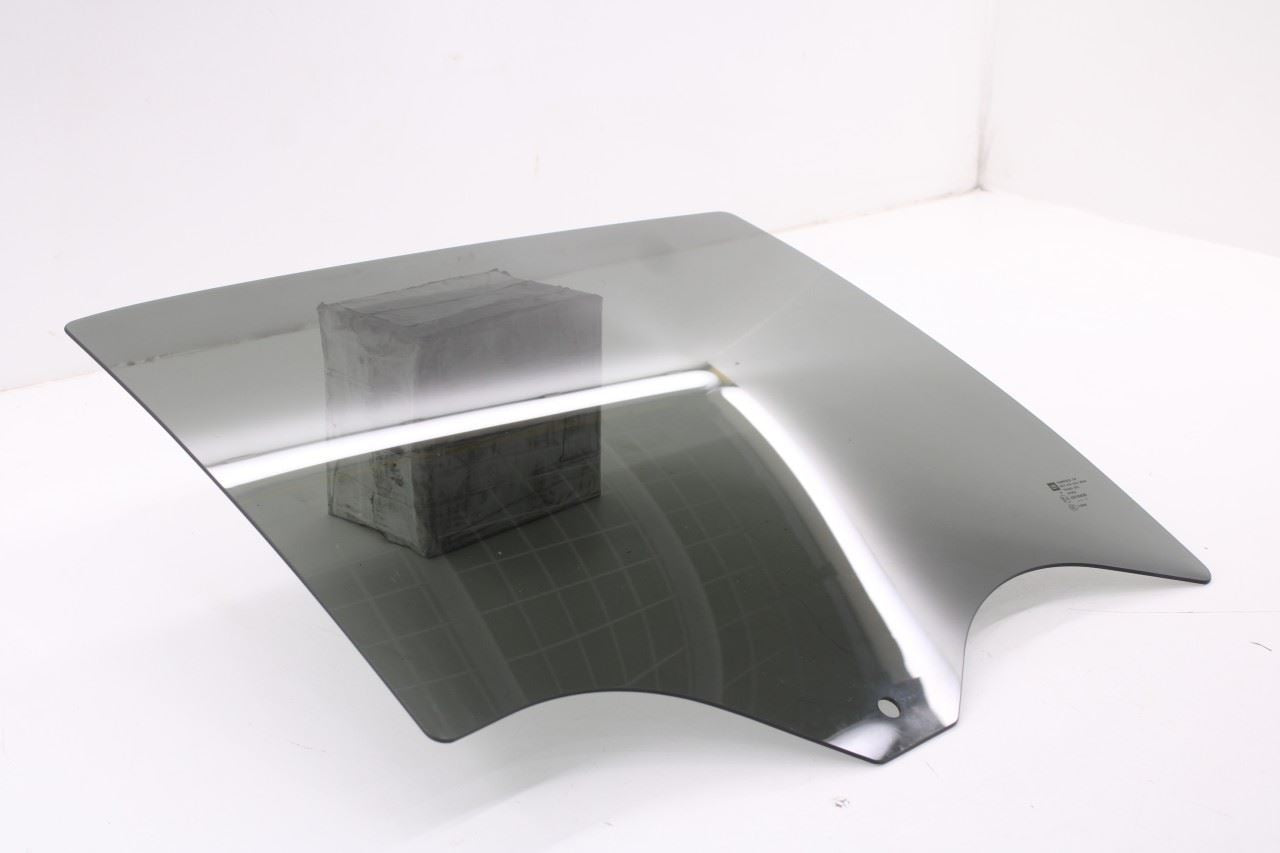 2018-2024 Chevrolet Equinox LT Rear Right Door Window Movable Glass 84388313 OEM2