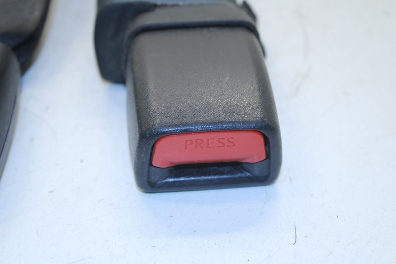 2013-16 Lexus GS350 3.5L AWD Rear Passenger Right Side 2nd Row Seat Belt Buckle - Alshned Auto Parts