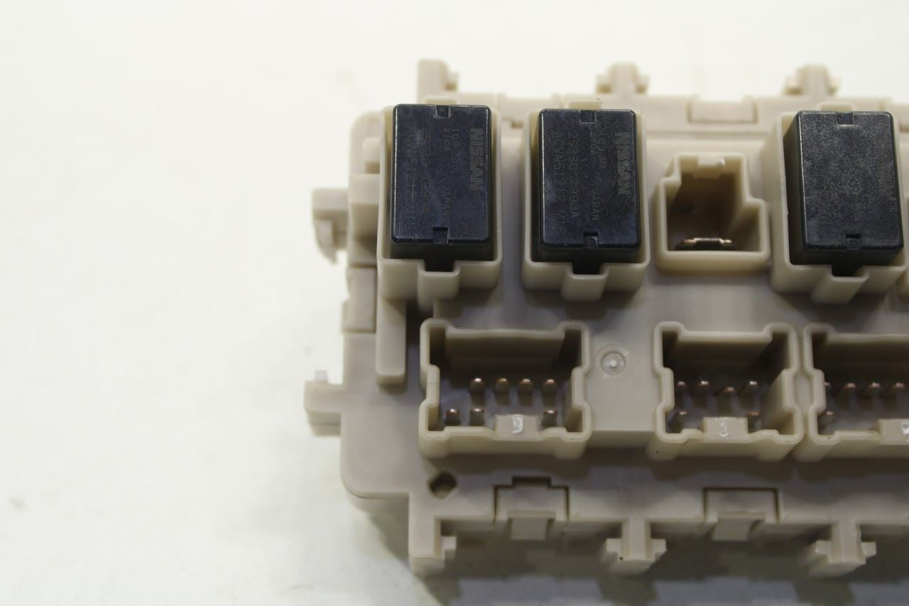 17-22 Nissan Rogue Sport SL AWD Cabin Instrument Panel Fuse Relay Junction Block - Alshned Auto Parts