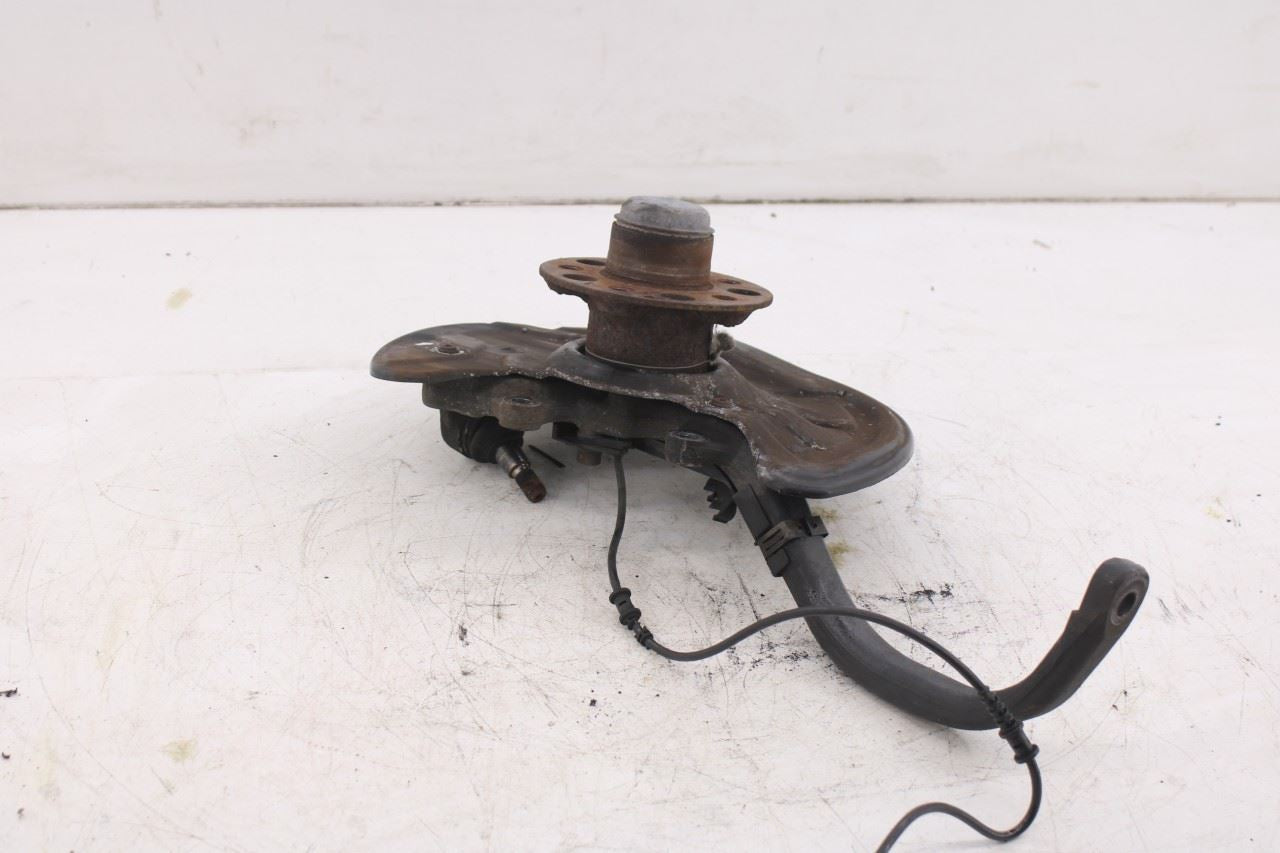 2003-2006 Mercedes-Benz E500 Front Left Side Spindle Knuckle Hub 211-330-64-208