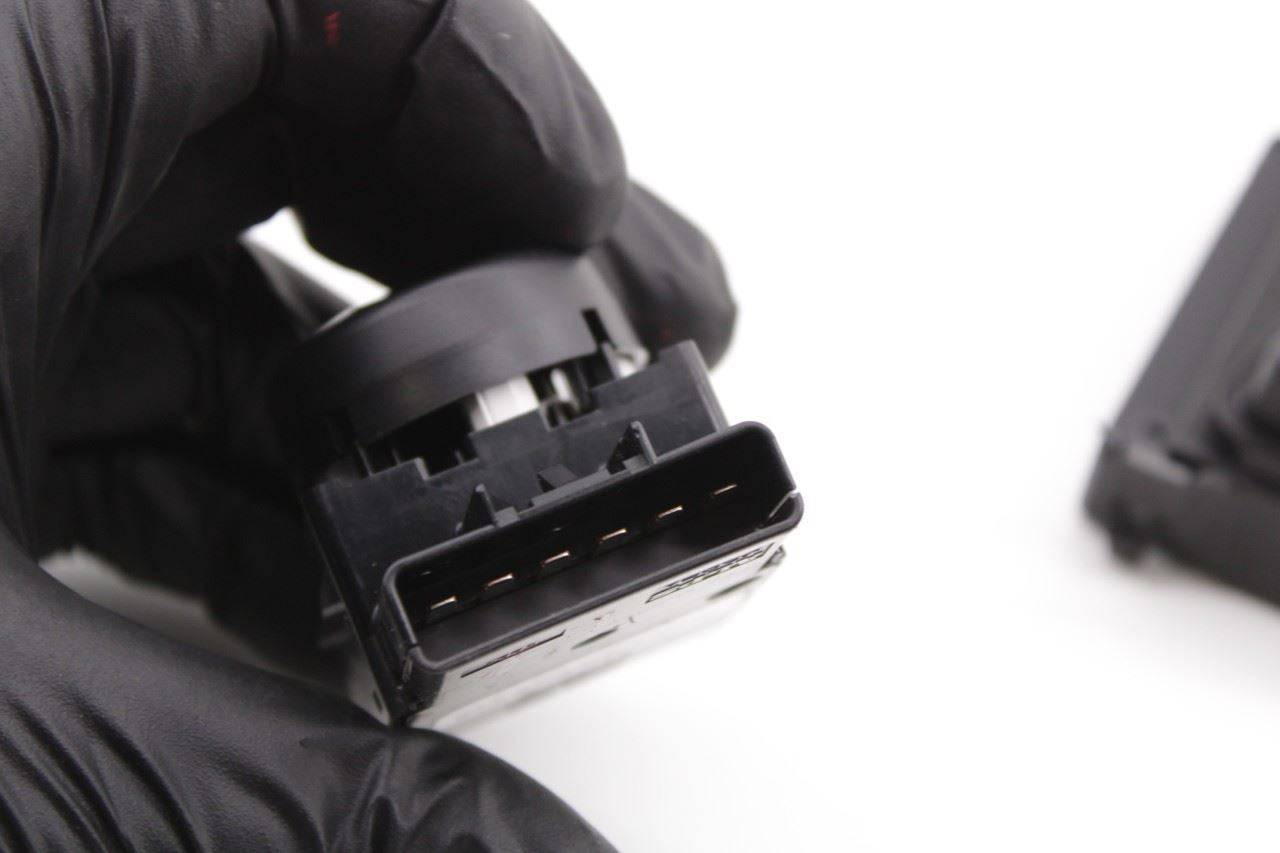 17-22 Chrysler Pacifica Limited Front Left Side Power Seat Switch 68233963AA OEM - Alshned Auto Parts