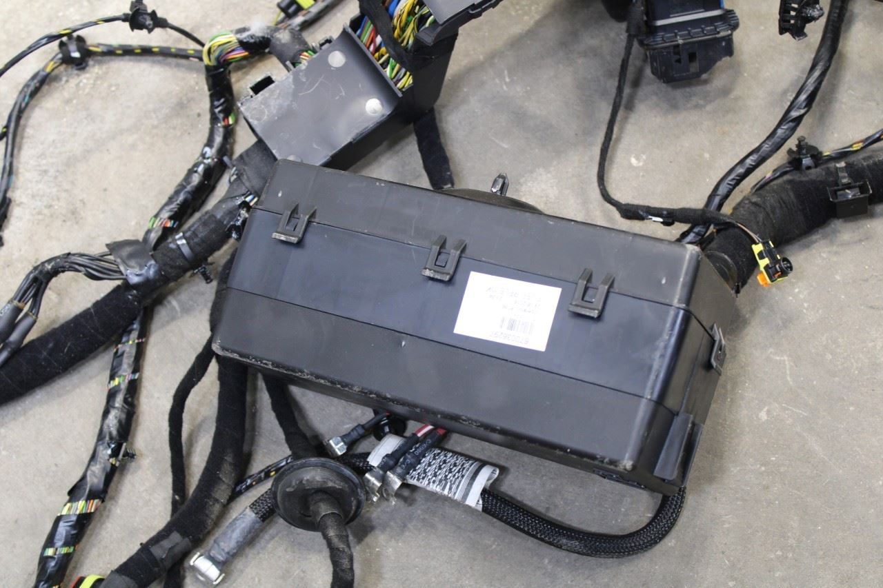 2017-2020 Maserati Ghibli Rear Fuse Box with Wire Harness 670036297 OEM - Alshned Auto Parts