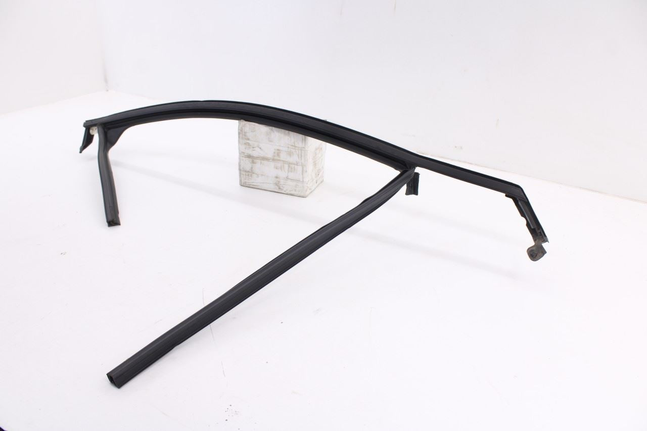 2018-2024 Chevrolet Equinox LT Front Right Side Door Window Run Channel 848665252