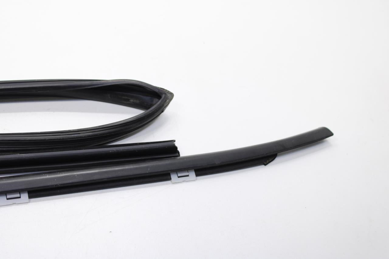 16-21 Hyundai Tucson Value RR LH Door Run Channel Belt Outer Inner Molding *ReaD - Alshned Auto Parts
