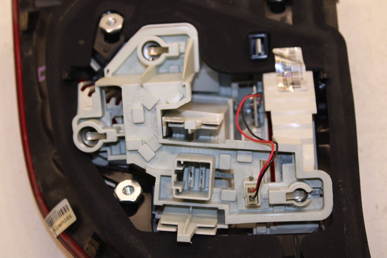 2015-2016 Volvo S60 T5 Premier Rear Right Side Outer Tail Light Lamp 31395931 - Alshned Auto Parts