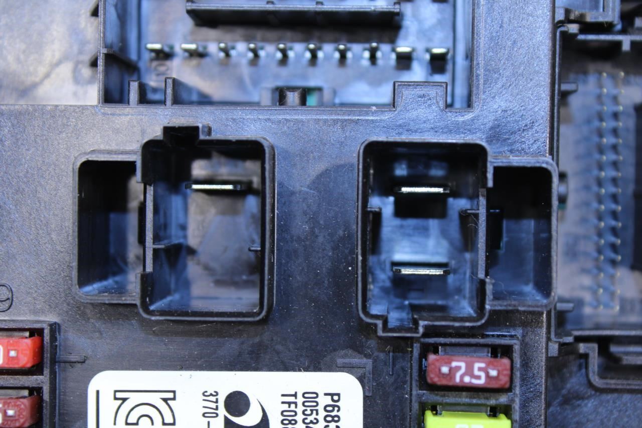 2017-18 Jeep Compass Latitude Body Control Module BCM w/ Bracket 68381687AD OEM - Alshned Auto Parts
