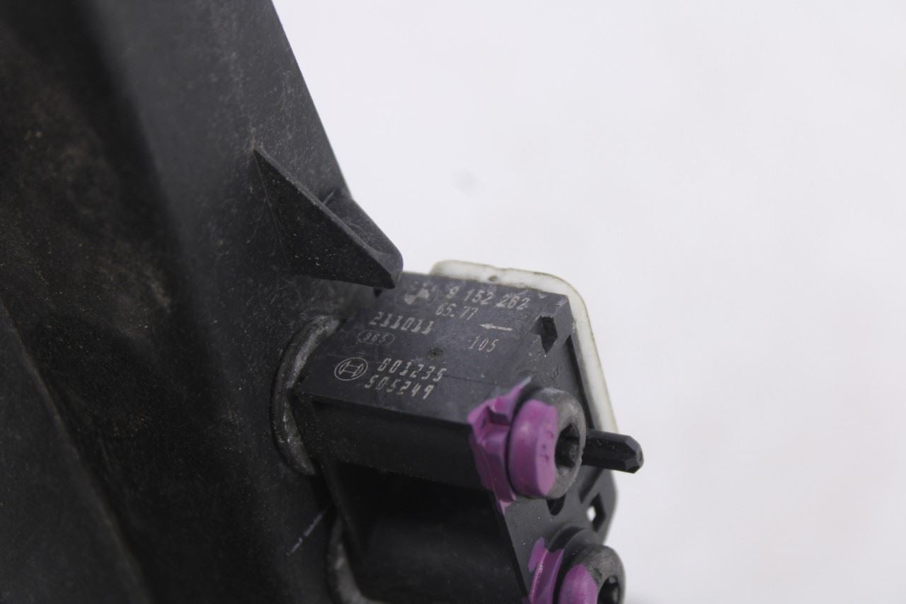 07-13 BMW X5 xDrive35i Front Fender Driver Left Side Upper Support Mount Bracket9