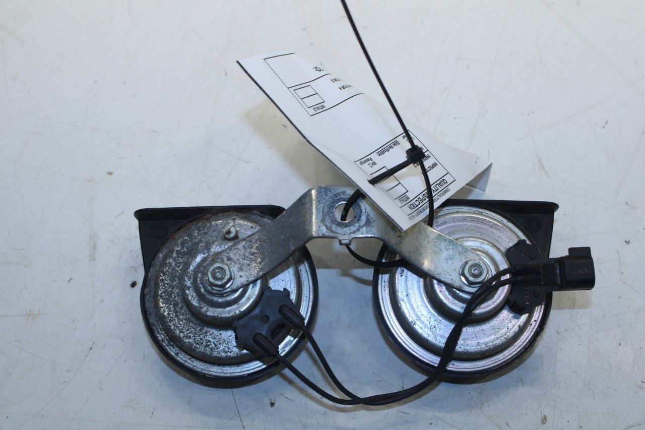 2014-2017 RAM 1500 Crew Cab Laramie High and Low Dual Tone Note Horn w/ Bracket - Alshned Auto Parts