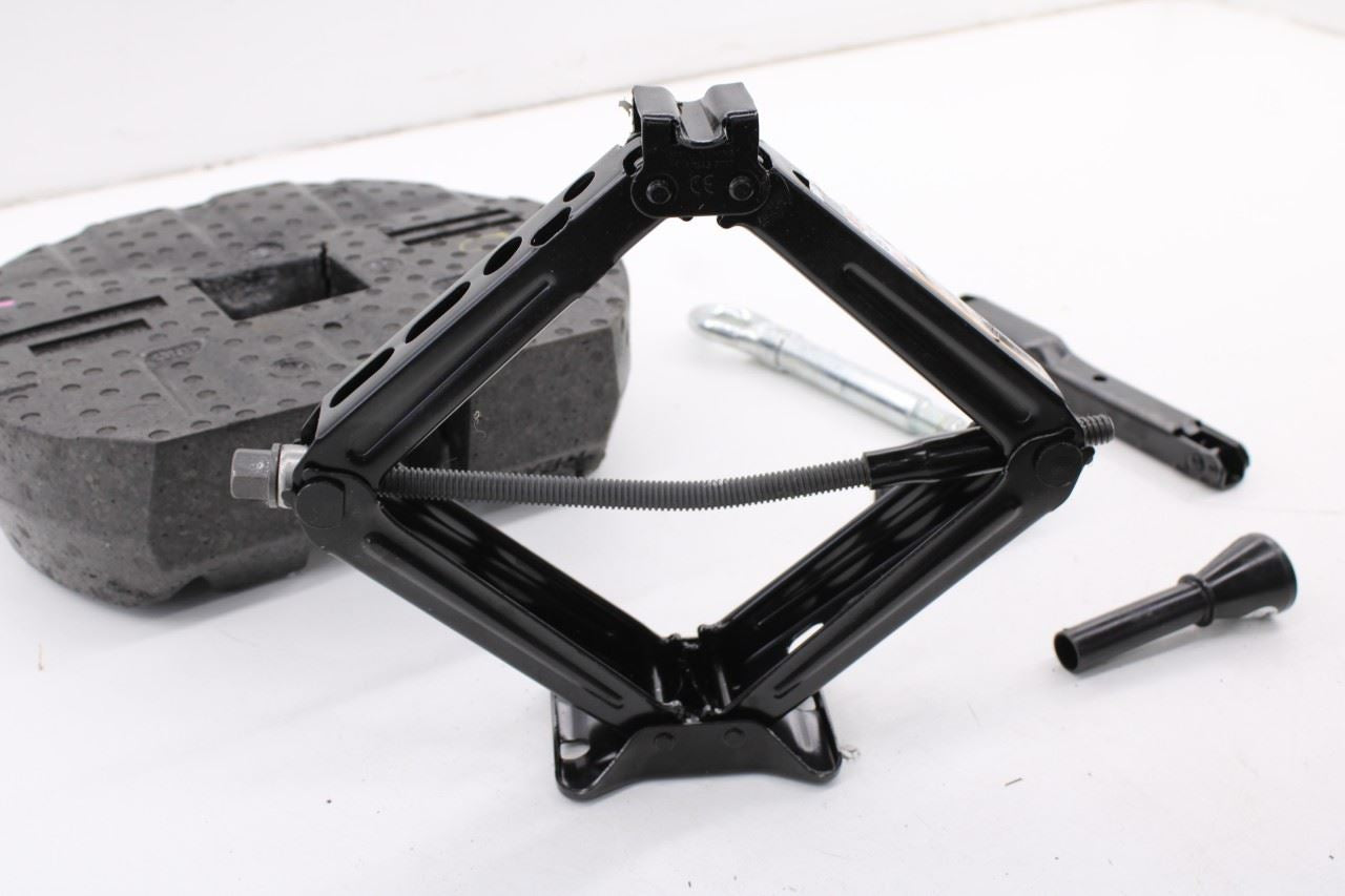 18-24 Chevrolet Equinox LT 1.5L Lift Jack and Tool Kit w/ Foam Holder Container6
