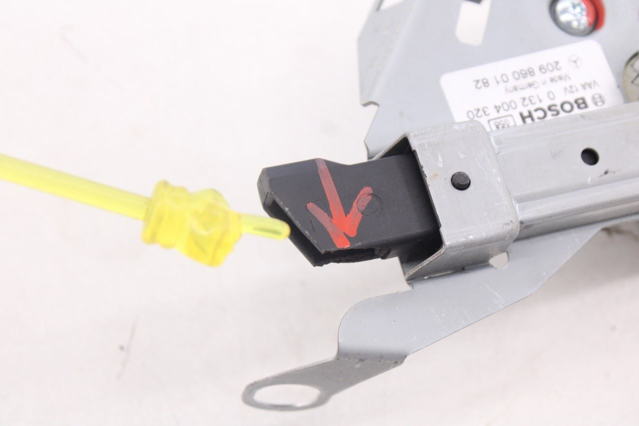 06-09 Mercedes-Benz CLK 350 Front LH Side Seat Belt Feeder Adjuster Guide *ReaD*11