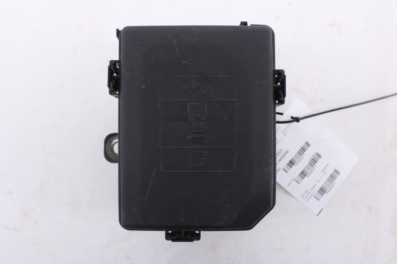 2018-21 Chevrolet Equinox LT 1.5L Engine Bay Fuse Relay Junction Block 232466822