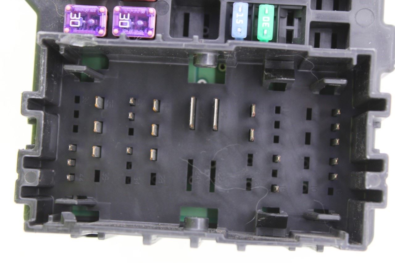 2014-19 Chevy Silverado 1500 2WT Instrument Panel Fuse Relay Junction Block Set - Alshned Auto Parts