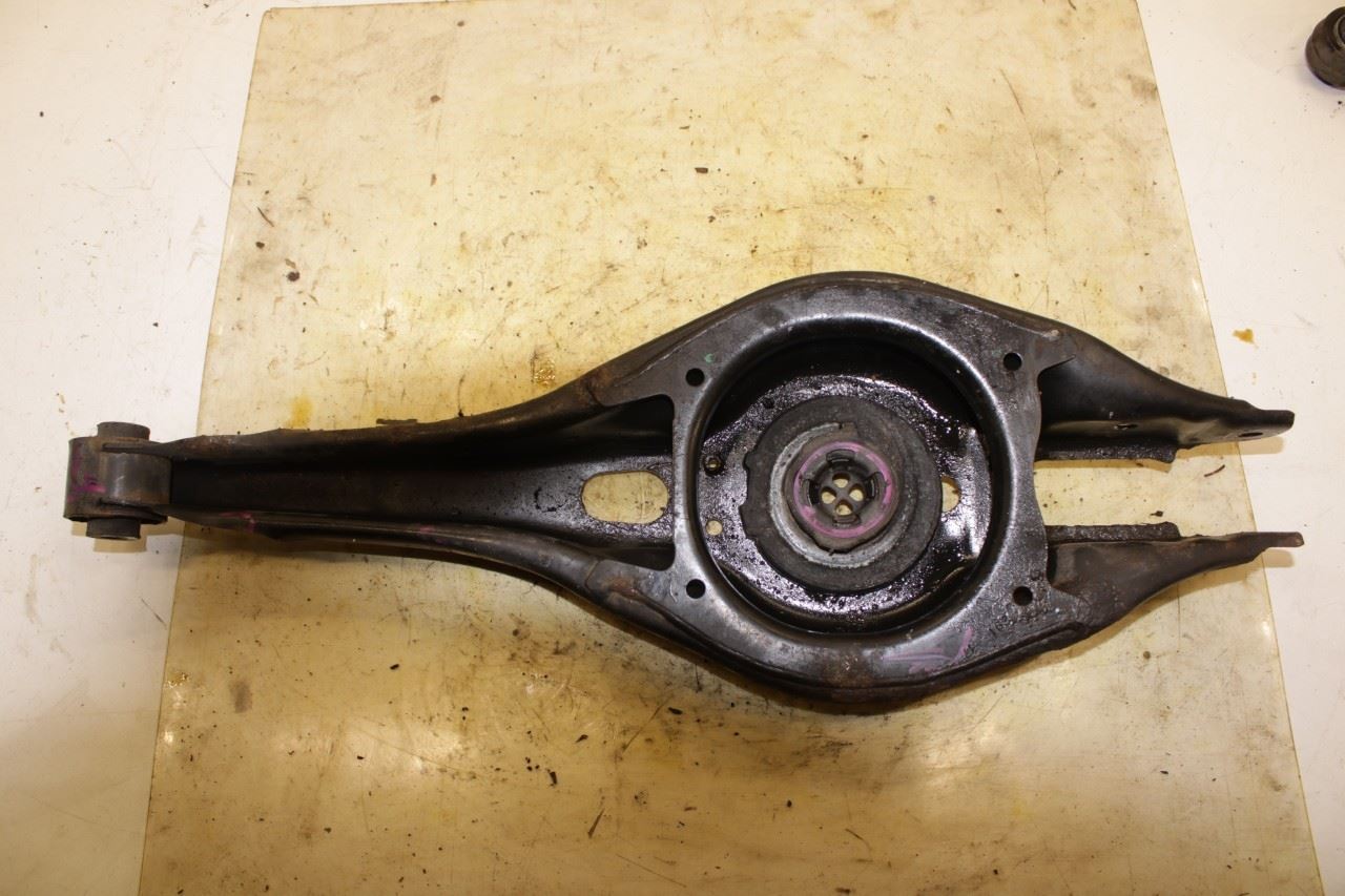 2018-24 Volkswagen Atlas S AWD Rear Suspension Passenger RH Side Control Arm Set - Alshned Auto Parts
