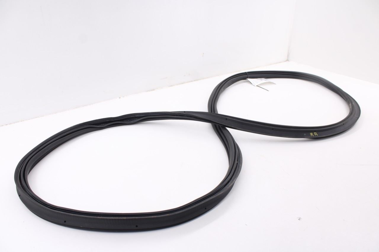 2020-26 Ford Explorer Interceptor Liftgate Tailgate Back Door Weatherstrip Seal2
