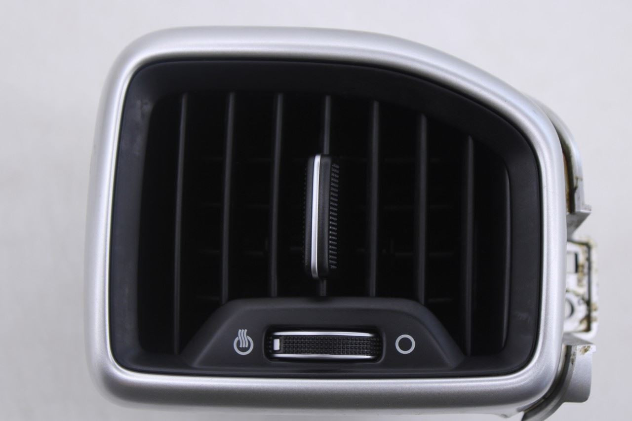 2020-22 KIA Sportage Nightfall Front Right and Left Dash Outer Air Vent Grilles6